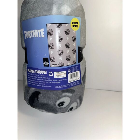 Fortnite Plush Throw 46x60in Polyester Grey Tomato Head Pizza Design - Picture 2 of 5